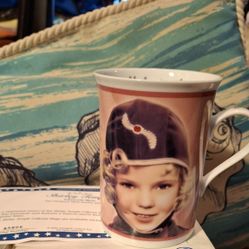 SHIRLEY  TEMPLE  MUG SET 18cups
