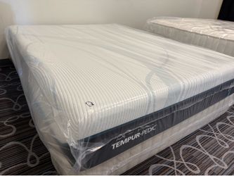 Tempur-Pedic Adapt 11" brand new Medium Memory Foam Mattress - Queen