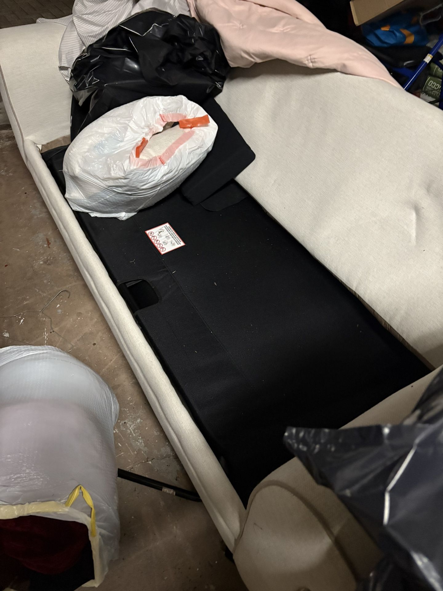 Pull Out Bed An Couch Comes With Everything