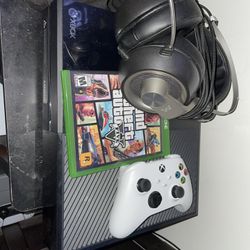 Xbox One With Headset And GTA V