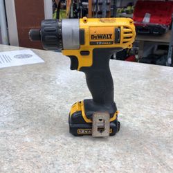 Dewalt DCF610 12V MAX Cordless Screwdriver With 1 1.5AH Battery (No Charger)