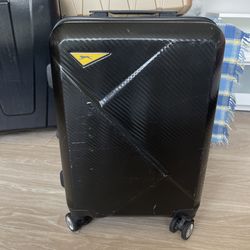  20" Slazenger Hardside Carry-on - Jet Black 【Key Summary】 Unbeatable Value - Fully Functional Carry-on. This is a durable hardside spinner from the c