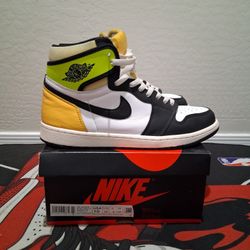 Jordan 1 Retro White Black Volt Mens Size 10