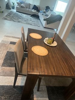 Dining table w/chairs