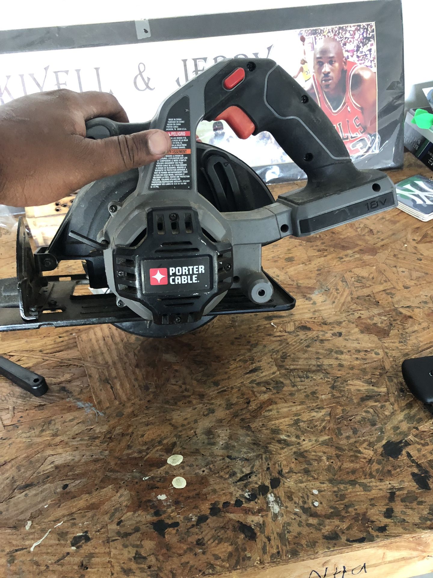16 v battery powered skill saw no battery