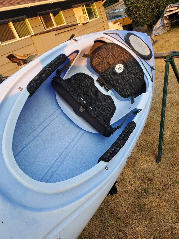 Two Perception Prodigy100 10' kayaks