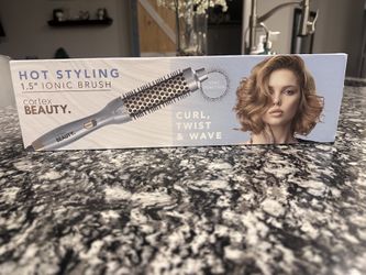 Hot Styling  1.5 Ionic Brush 