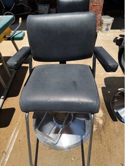 Styling chair