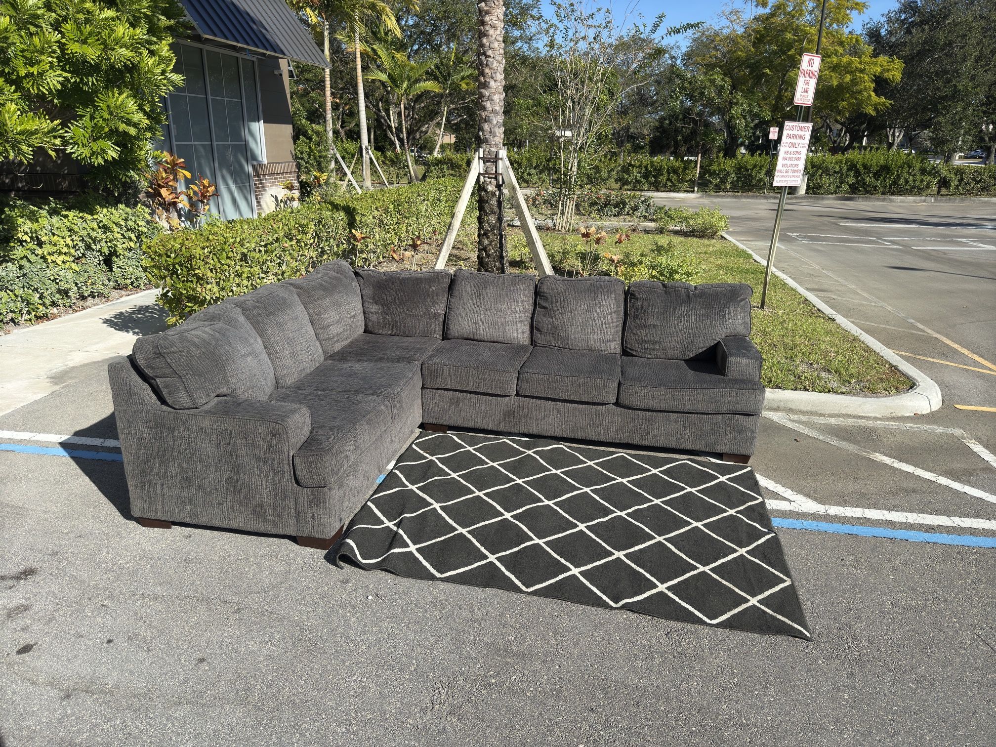 ποΈ Charcoal Gray Sectional Couch/Sofa - Ashley Furniture - Delivery Available π