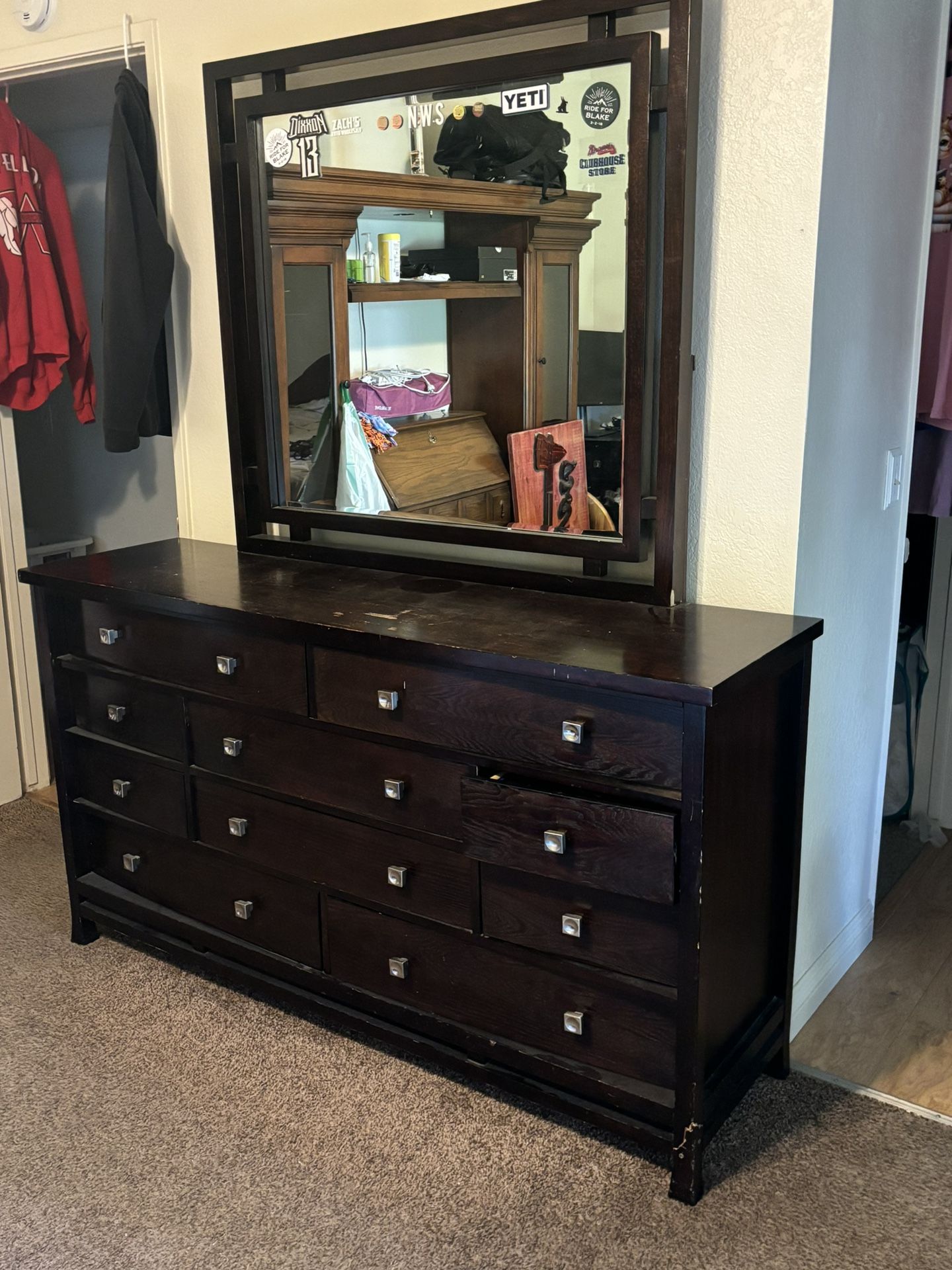 Dresser/2 Night stands 