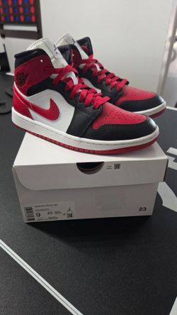 Nike Air Jordan 1 Mid Womens Size 9