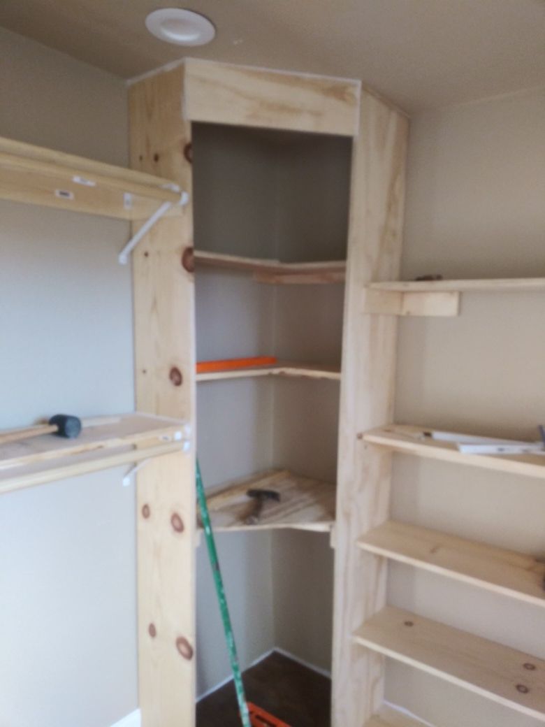 Closet/shelves
