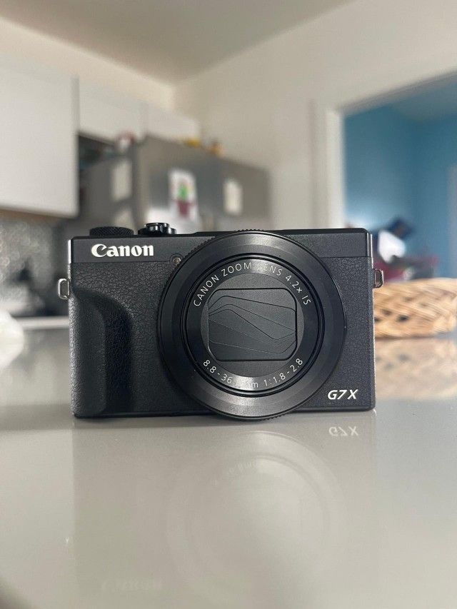 Canon G7x Mark III (with backup batteries + charger)