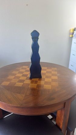 Decanter with detachable top