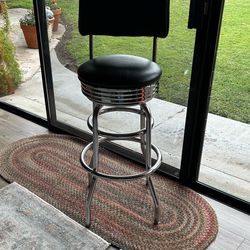 Swivel bar stool
