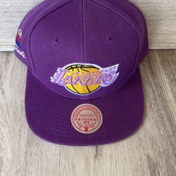 Los Angeles Lakers Snapback Hat$35