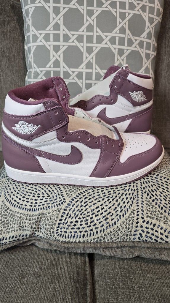 AIR JORDAN 1 RETRO HIGH OG WHITE/SKY J MAUVE-WHITE