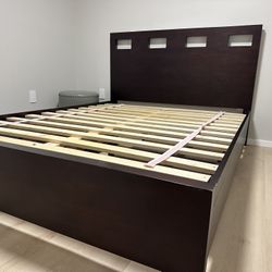 Solid Wood Queen Platform Bed With Storages