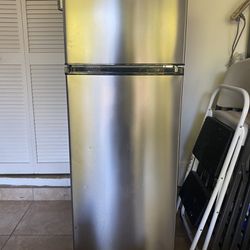 Compact Refrigerator & freezer combo