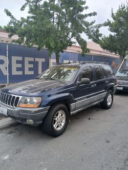JEEP CHEROKE AÑO 2000 MOTOR Y TRANSMICION EN BUENAS CONDUCIONES