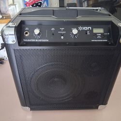 Portable Bluetooth Speaker 10 Hour Play Time On Battery Works Great $60