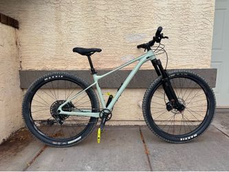 Giant mountain bike 29er