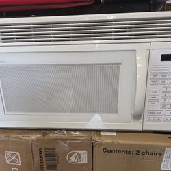 In Cabinet Maytag Microwave 1000W