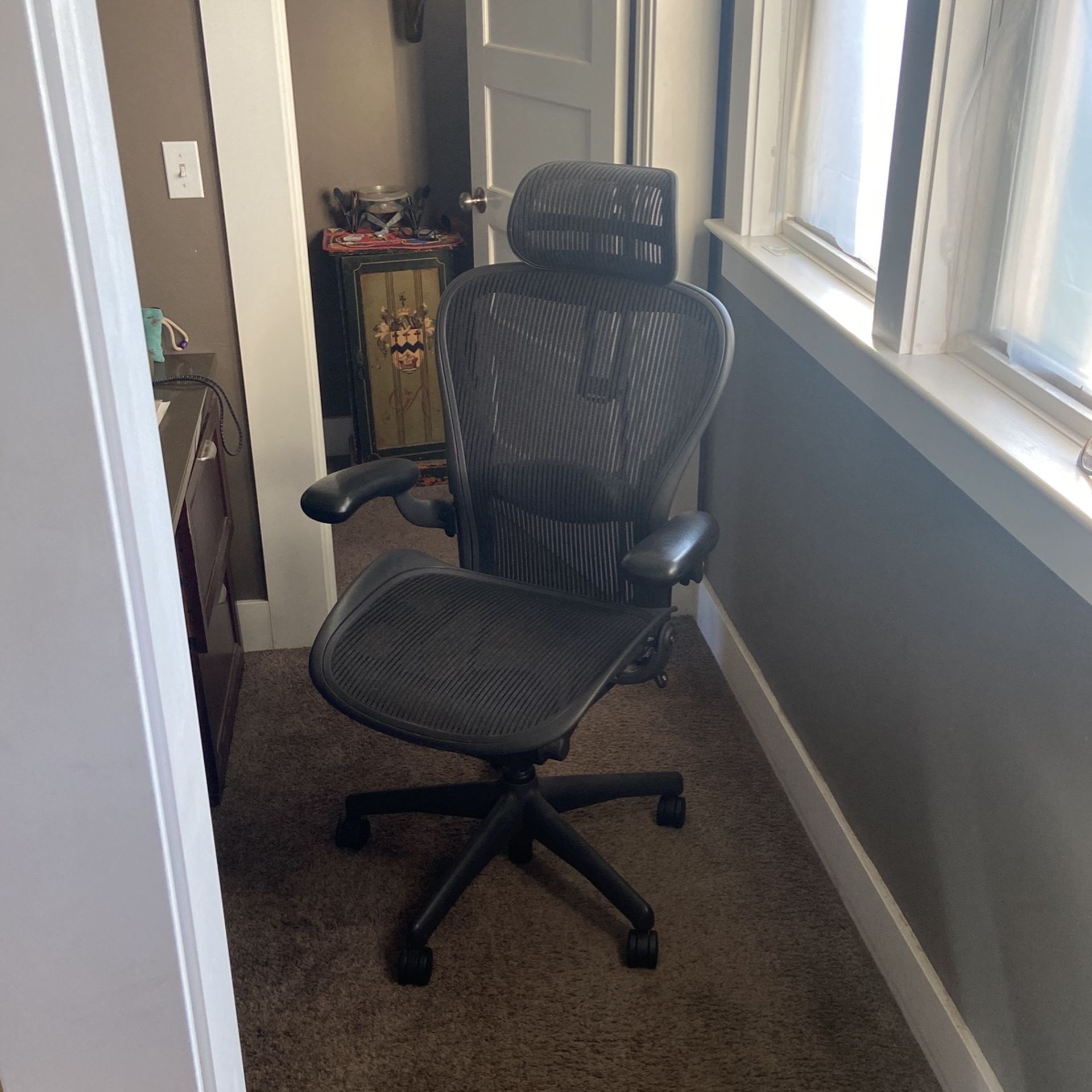 Herman Miller Aeron Size C Large w/ Atlas headrest and Lumbar Support Pad