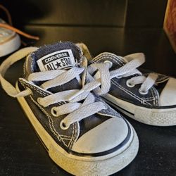 Converse Chuck Taylor Sneakers Size 5T – Kids' Classic Style!