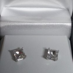 (NEW IN BOX) White Sapphire Sterling Silver Earrings T