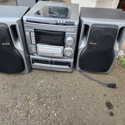 AIWA VINTAGE  STEREO SYSTEM WITH SPEAKER EXCELLENT WORKING CONDITION 