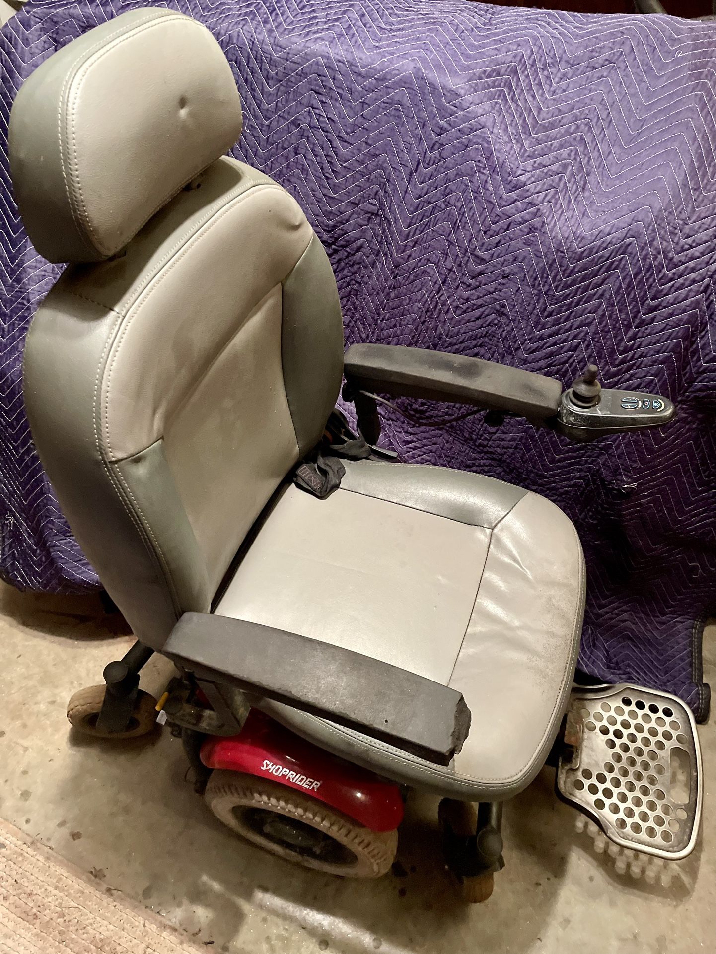 Mobility Scooter – Priced to Sell Fast! Needs Batteries &amp; Charger  Great deal on a mobility scooter! All the controls work perfectly and everythin