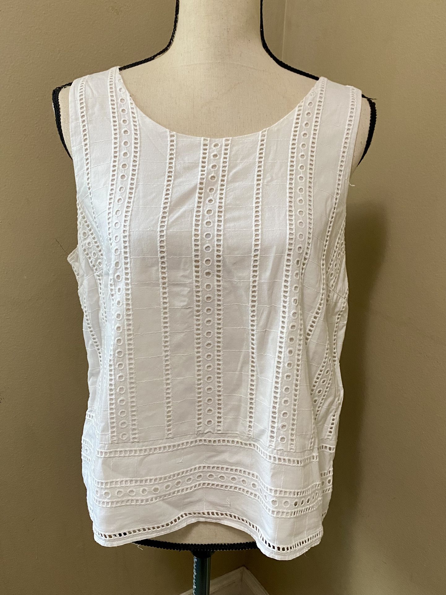 Banana Republic White Eyelet Lace Tank Top Open Back Bow Sleeveless Blouse sz PL