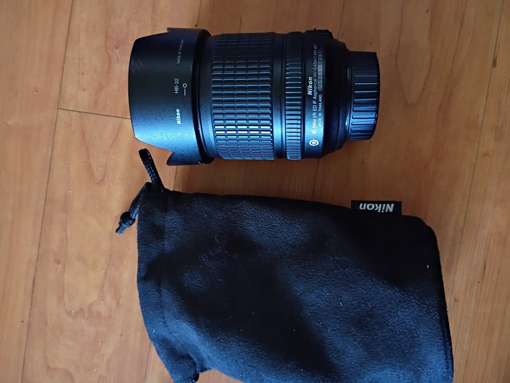 VR Nikon DX AF-S Nikkor 18-105mm 1:3.5-5.6 GED.