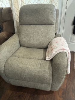 Swivel recliner chair