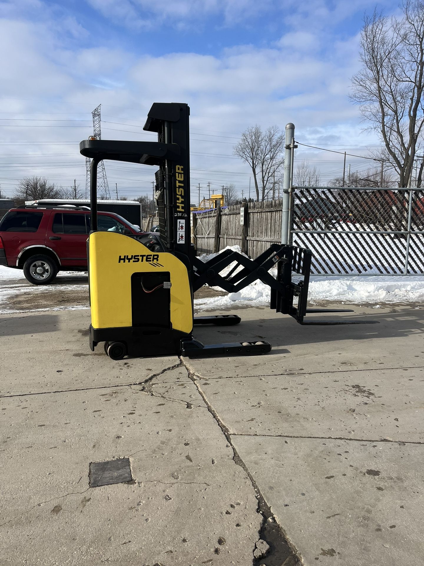 For sale a Hyster N30ZDR. 107/242 tsu mast with side shift36v battery, 1891 drive hours. It is in good working condition.