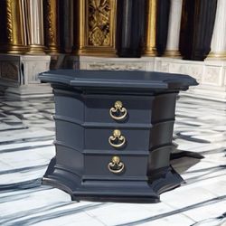 Heritage End Table For Sale