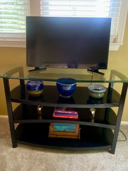 Wooden TV stand & TV combo