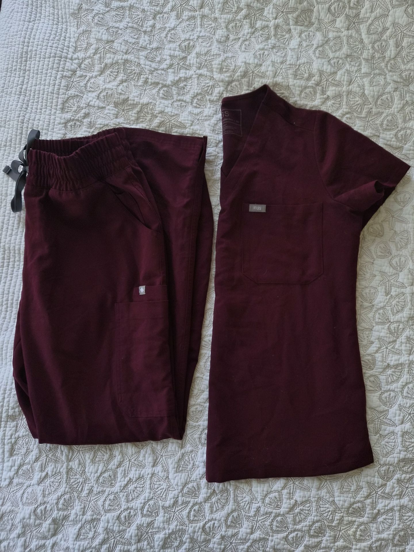 Figs scrubs set XS top/S bottoms