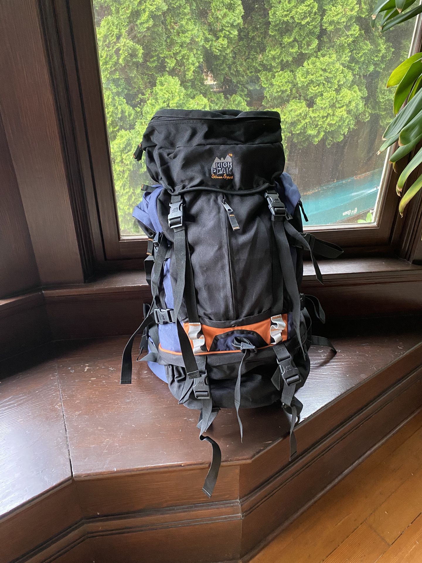 Excellent Condition Backpacking Backpack; Fully Adjustable; Lightweight