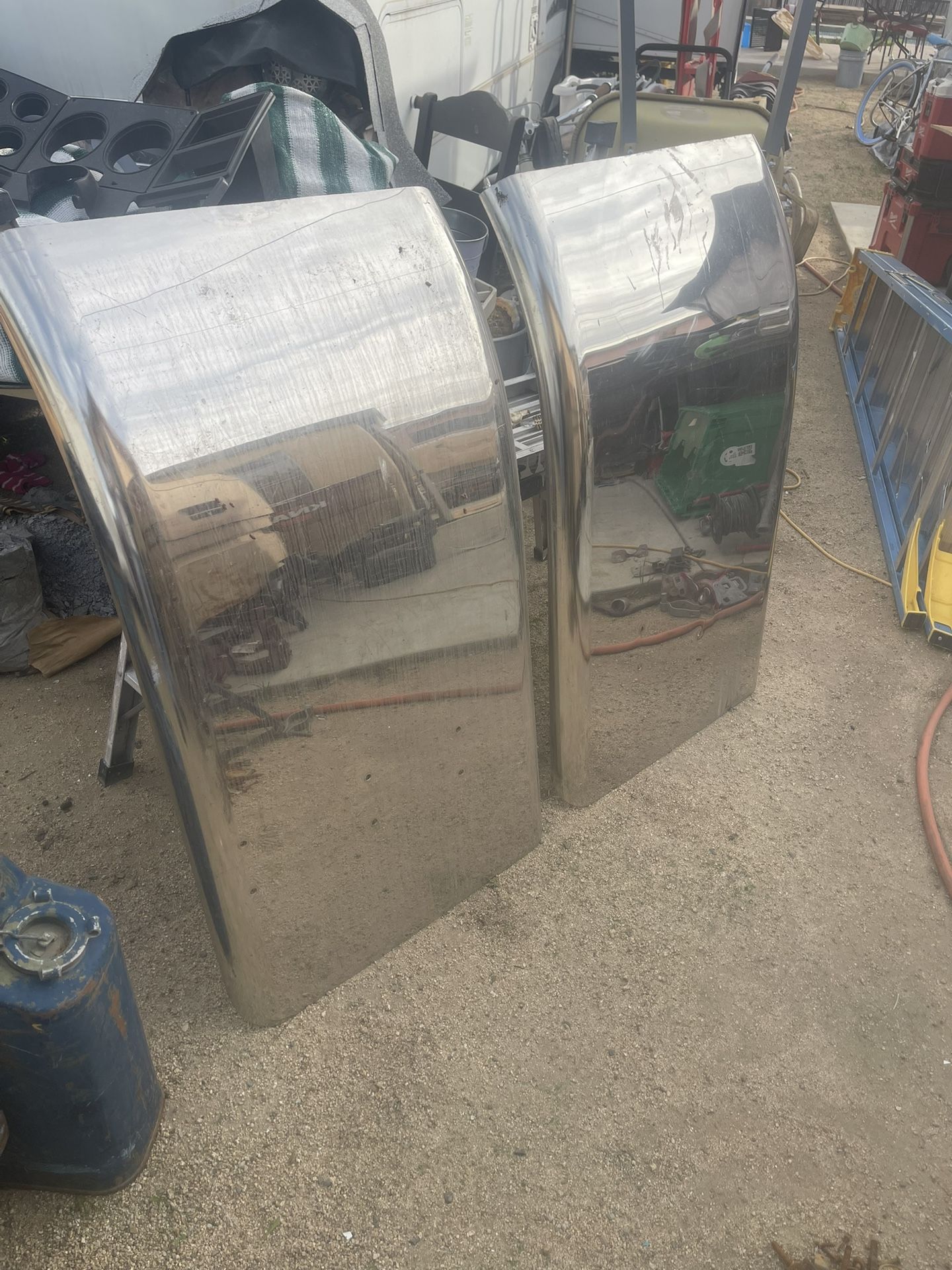 Rig Truck. Fenders Mud Flappers