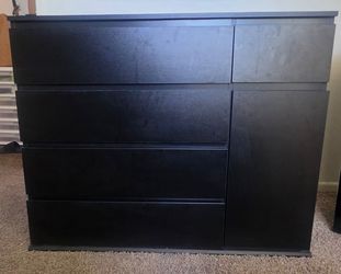 Black Modern 5-Drawer Dresser with Side Cabinet – Like New!