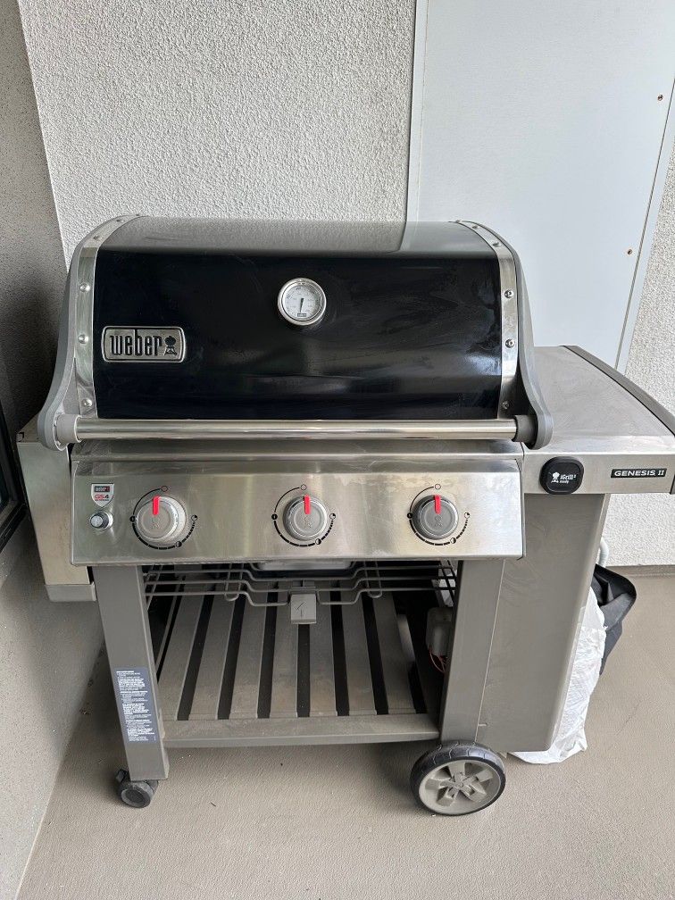 Weber Genesis II E-310 3-Burner Liquid Propane Gas Grill in Black with Built-In Thermometer