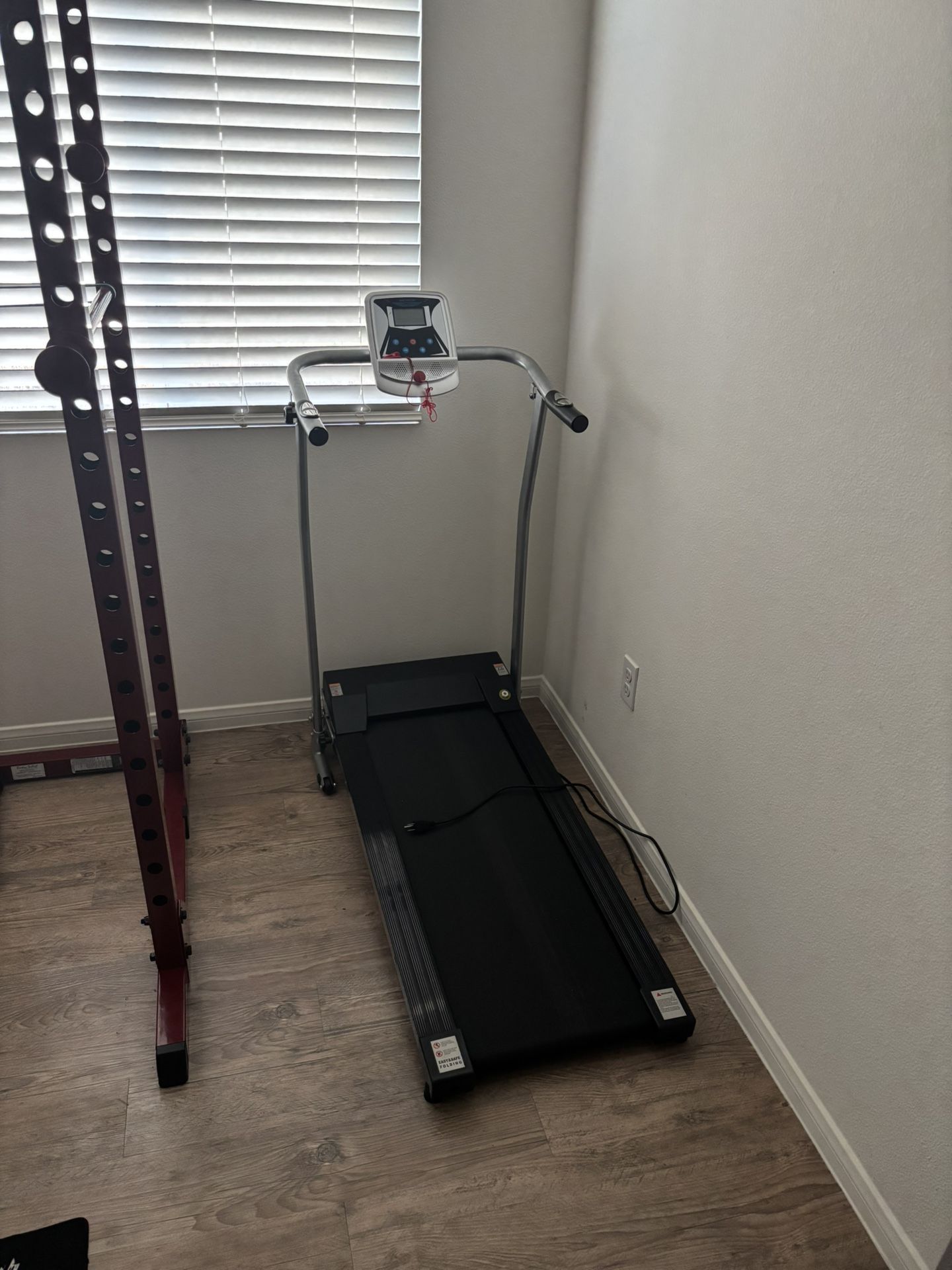 Compact Foldable Treadmill – Space-Saving