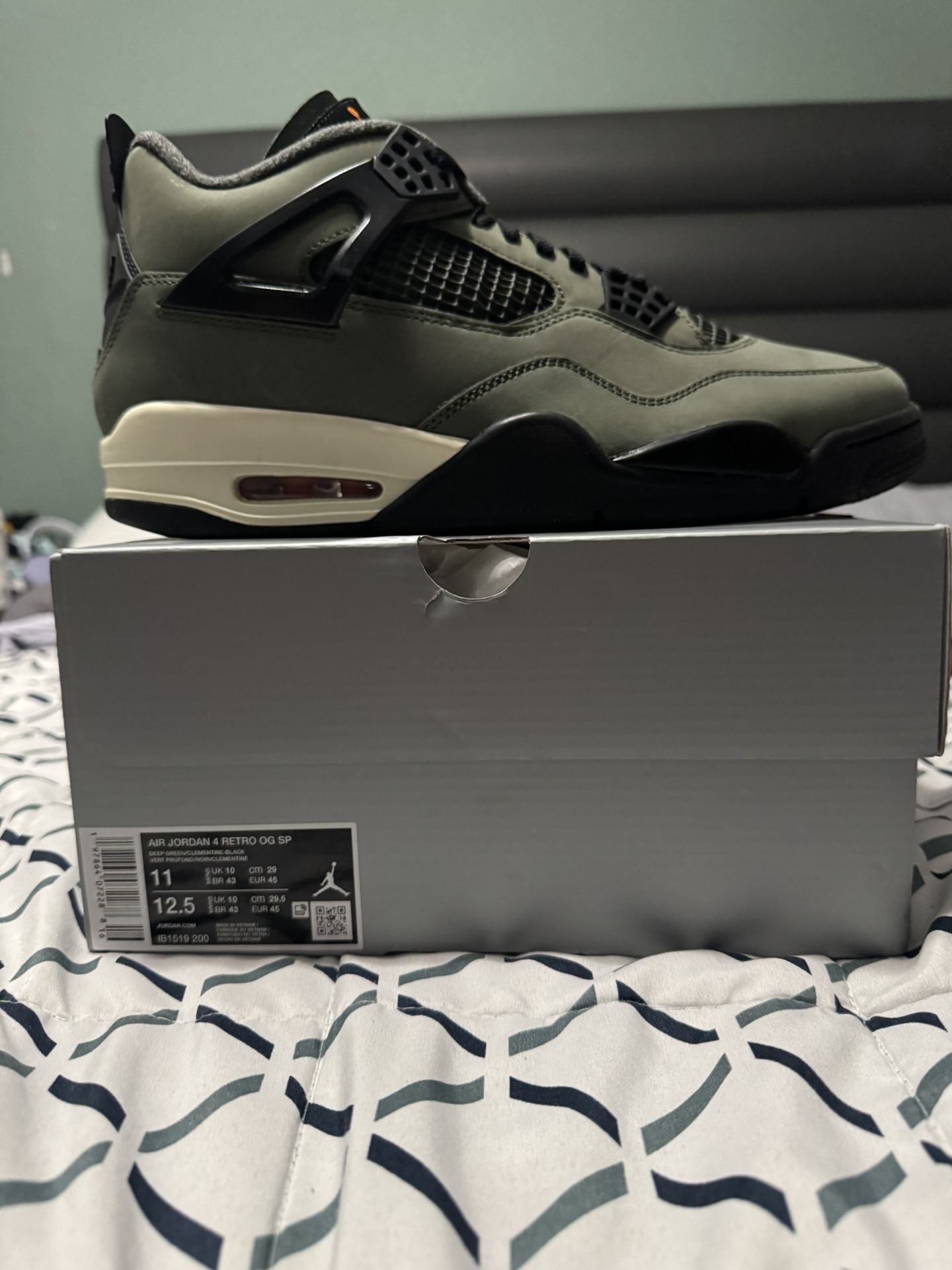 Jordan 4 Undefeated Size 11