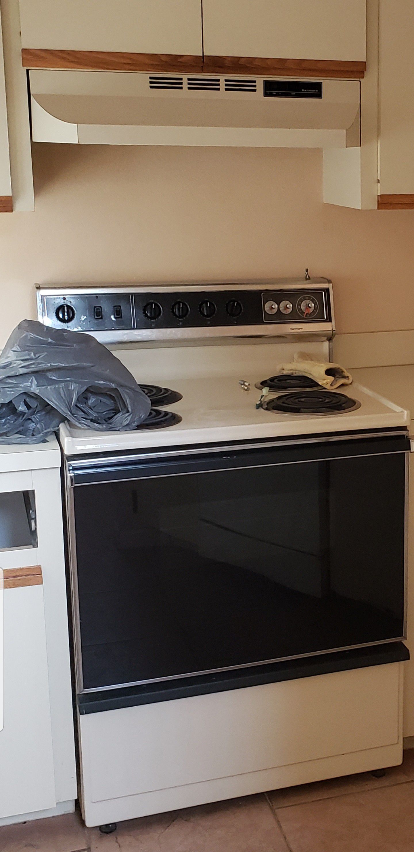 KENMORE ELECTRIC STOVE AND HOOD