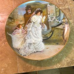 This vintage collectible porcelain plate is titled "Jacqueline" and is the second issue in the "Portraits of American Brides" series by artist Rob Sau
