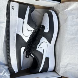 Air Force Ones Black And White Size 11