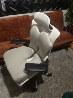 X Chair/ X Tech