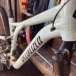 Stumpjumper Alloy 2022 S4